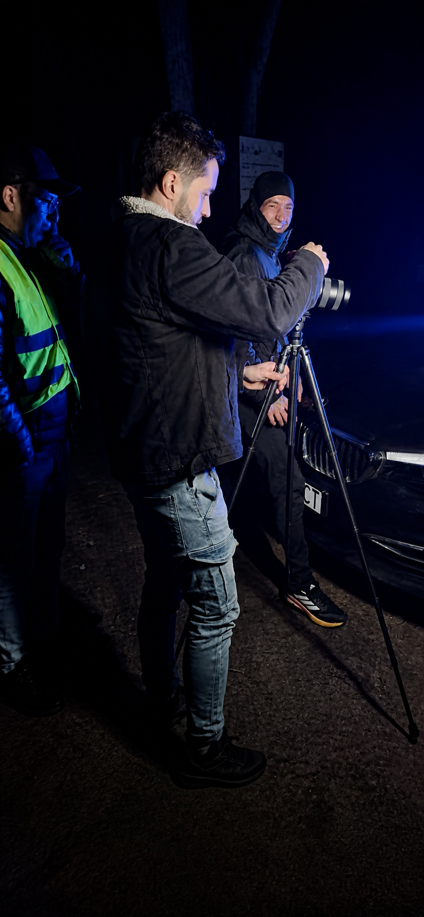 Ekipa podczas nocnej realizacji materiału wideo